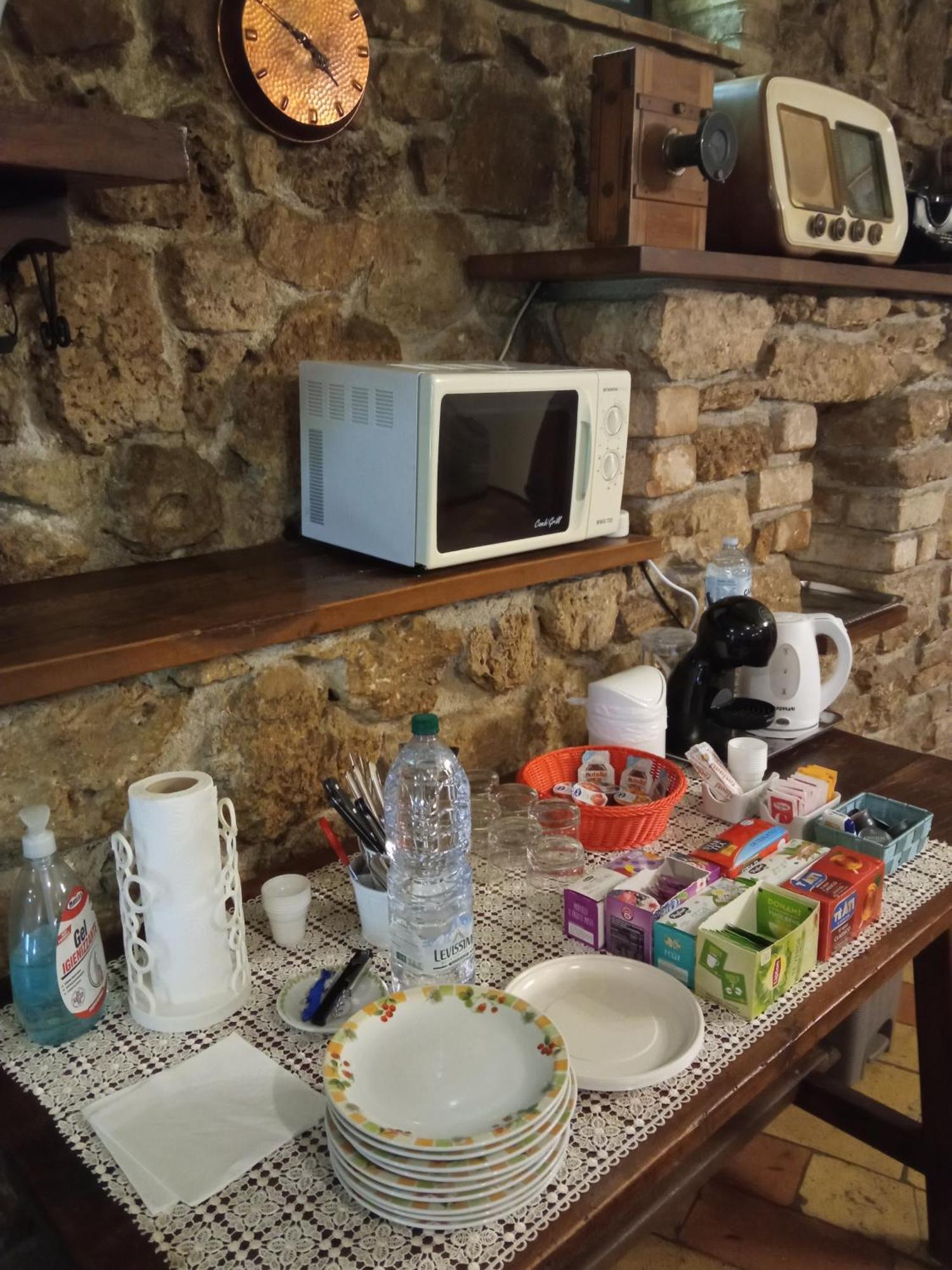 All'ombra Di San Damiano Guest house