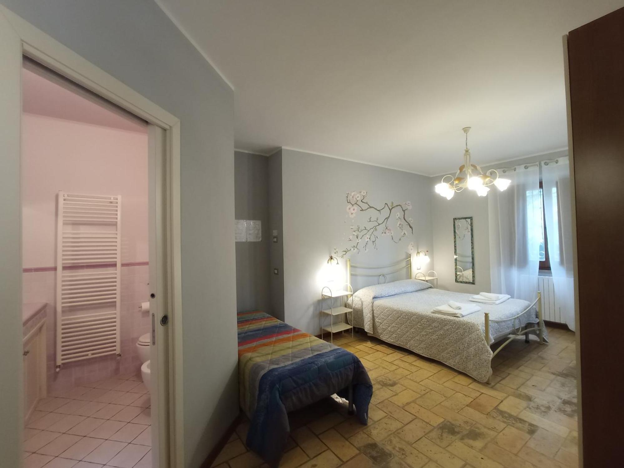 All'ombra Di San Damiano Guest house 2*