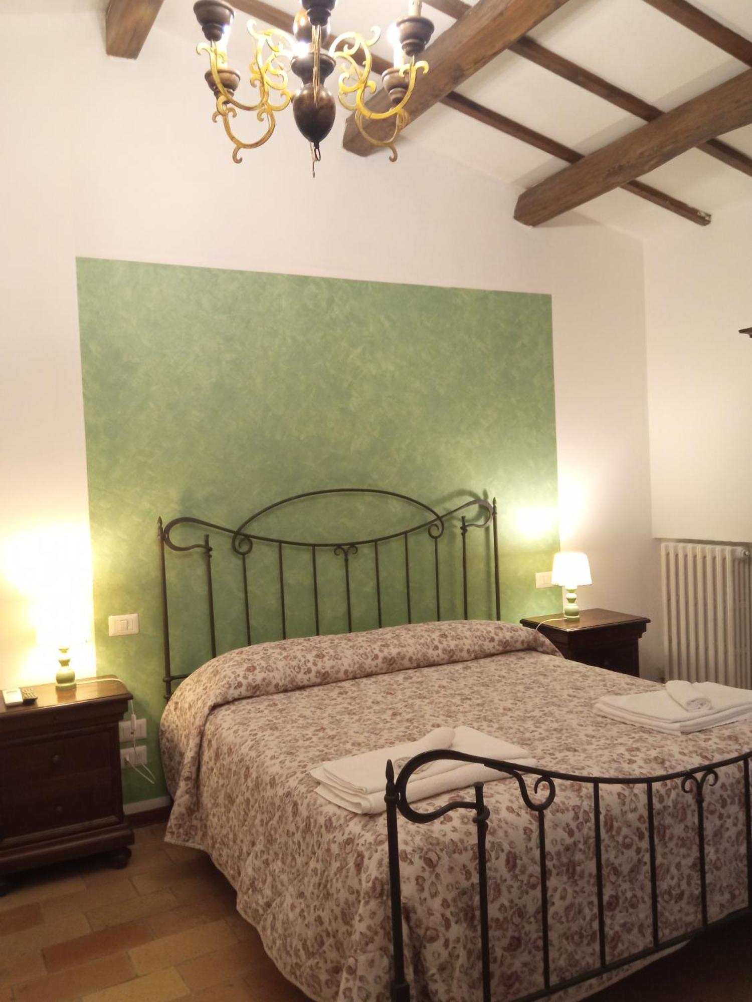 All'ombra Di San Damiano Guest house