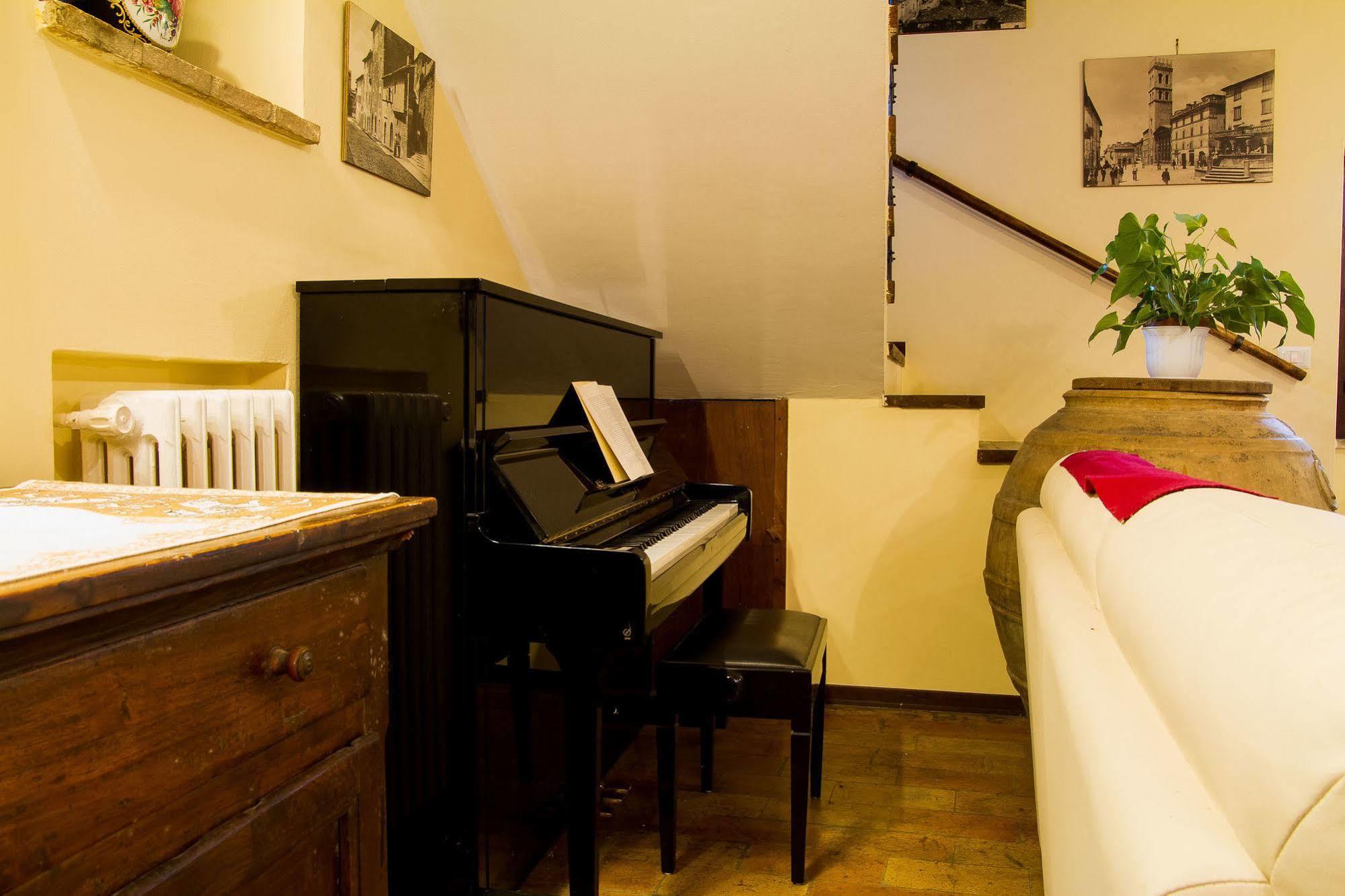 All'ombra Di San Damiano Guest house