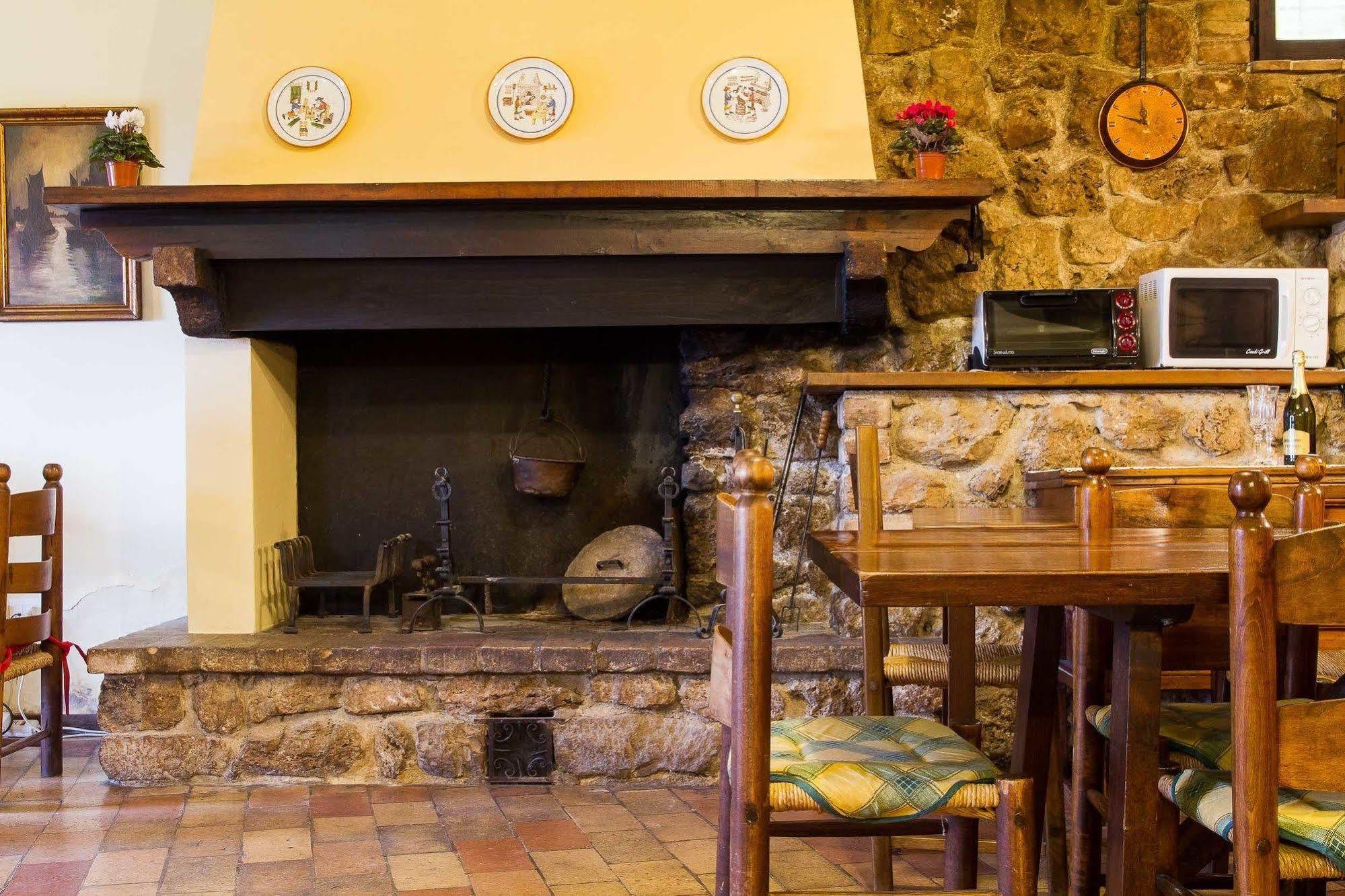 All'ombra Di San Damiano Guest house 2*